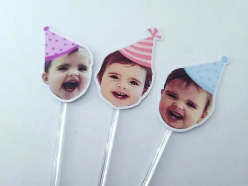 Topper de Docinho Rostinho do Bebê com Foto e Chapeuzinho