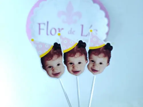 Topper de Docinho Rostinho Margaridas com Foto e Chapeuzinho