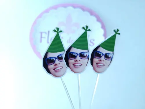 Topper de Docinho Rosto Adulto com Foto e Chapeuzinho Verde