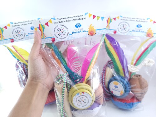 Kit Diversão Raíz Festa Junina Peteca Corda Ioiô e Pião