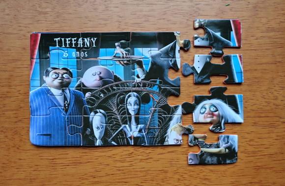 Lembrancinha Personalizada Quebra Cabeça Família Addams