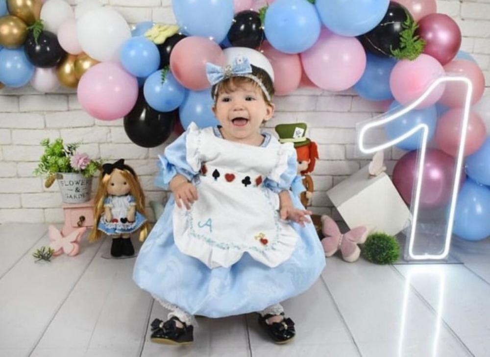Vestido Alice no Pais das Maravilhas Luxo