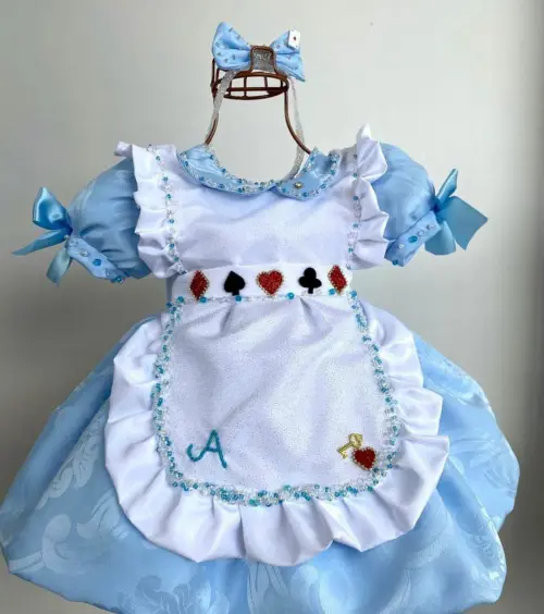 Vestido Alice no Pais das Maravilhas Luxo