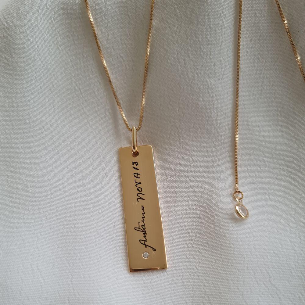 Colar Placa Vertical Banho de Ouro 18k
