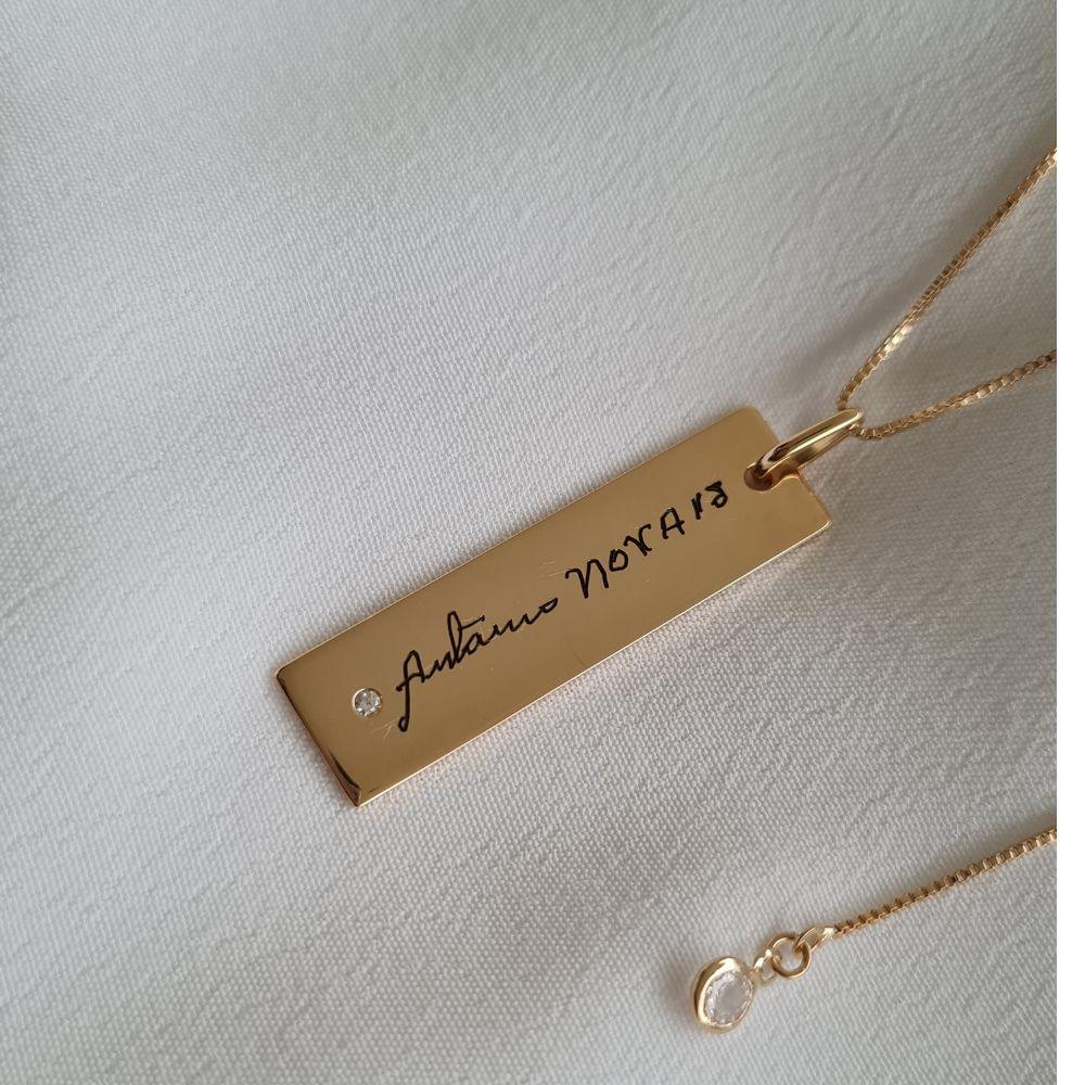 Colar Placa Vertical Banho de Ouro 18k