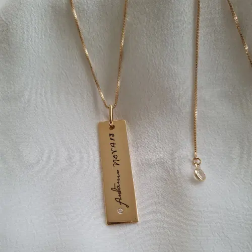 Colar Placa Vertical Banho de Ouro 18k
