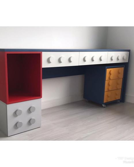 Mesa Infantil Lego 1,80m com Gaveteiro e Nichos em MDF