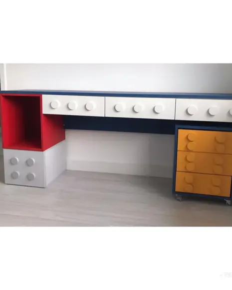 Mesa Infantil Lego 1,80m com Gaveteiro e Nichos em MDF