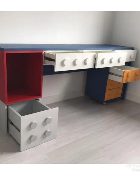Mesa Infantil Lego 1,80m com Gaveteiro e Nichos em MDF