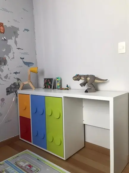 Mesa de Estudos Infantil com Armário Organizador Lego 1,45m
