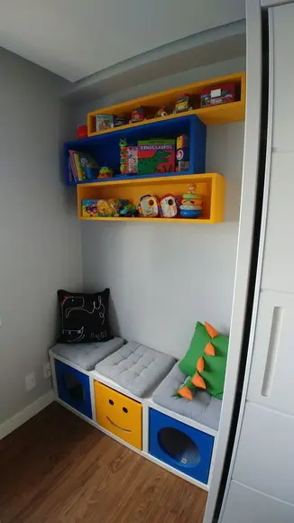 Kit Cantinho Infantil com Baú Organizador, Nichos Decorativos e Banco de Leitura