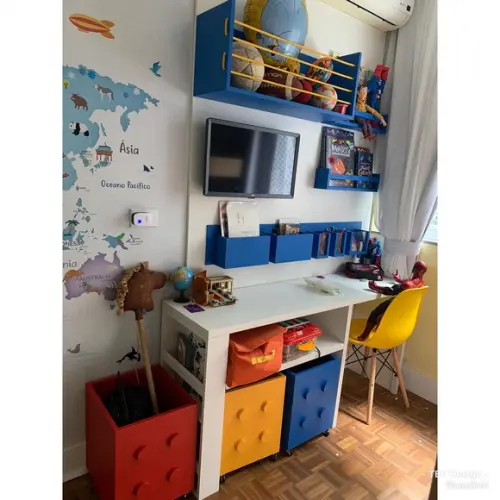 Kit Organizador Infantil Completo com Mesa, Caixas Lego, Revisteiros e Organizador de Bolas