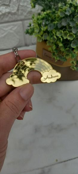 Chaveiro Arco-íris em Acrílico Espelhado Dourado