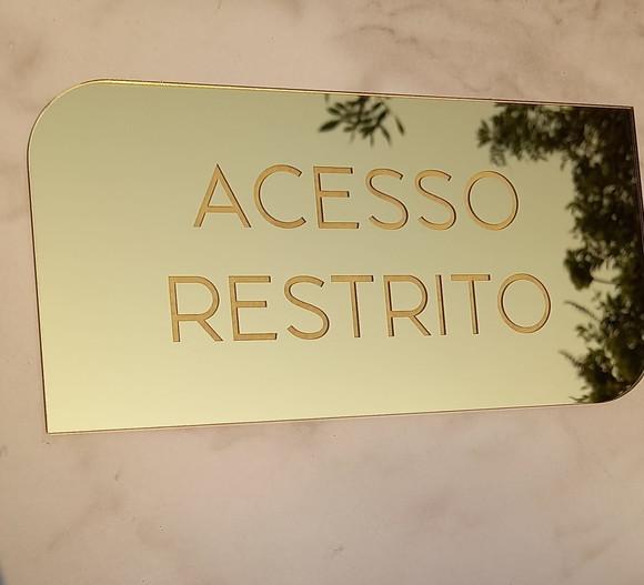 Placa Comunicação Interna Banheiro / Acesso Restrito - 1 Uni