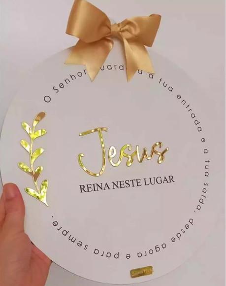 Placa Religiosa Porta de Entrada - Jesus Reina Neste Lugar