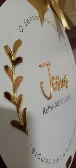 Placa Religiosa Porta de Entrada - Jesus Reina Neste Lugar