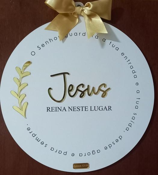 Placa Religiosa Porta de Entrada - Jesus Reina Neste Lugar