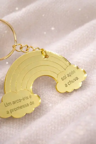 Chaveiro Arco-íris em Acrílico Espelhado Dourado