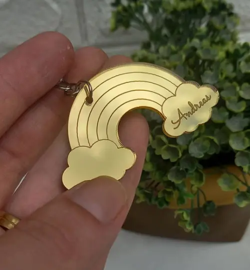 Chaveiro Arco-íris em Acrílico Espelhado Dourado