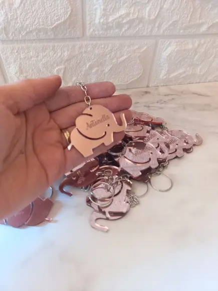 Chaveiro Elefantinha em Acrílico Espelhado Rosa