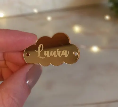 Etiqueta em Acrílico Dourado | Nuvem 4x2,5cm