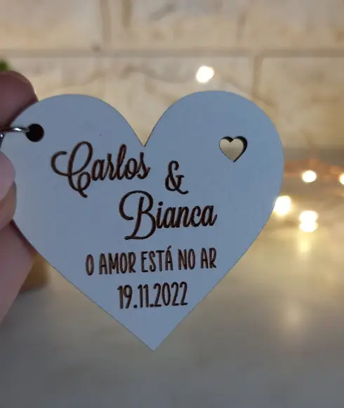 Lembrancinha / Chaveiro para Casamento | o Amor Está no Ar