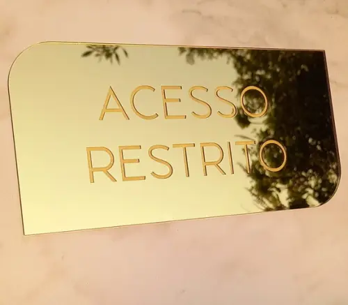 Placa Comunicação Interna Banheiro / Acesso Restrito - 1 Uni