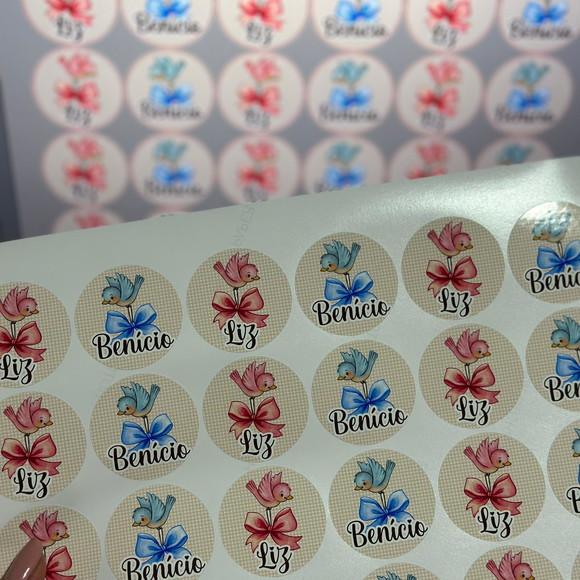 48 Adesivos Redondo Chá Revelação Passarinhos 4cm