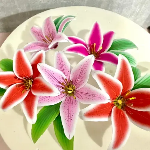 Topo de Bolo Happy Birthday Flores Lírios Realistas