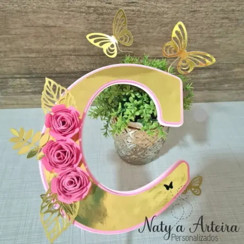 Topo de Bolo Letra Inicial com Flor