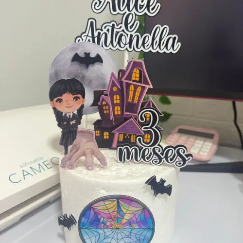Topo de Bolo Wandinha Vandinha Castelo