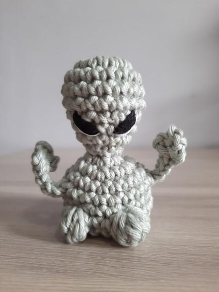 Et em Amigurumi (cor Verde Eucalipto)