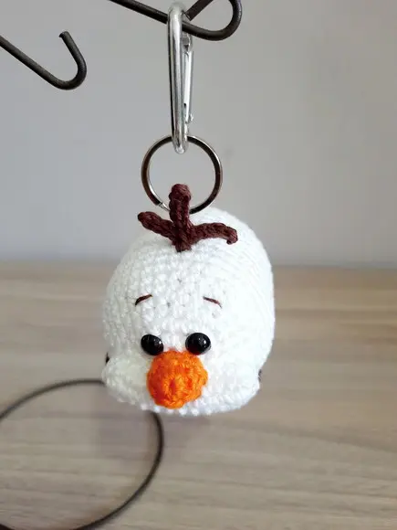 Chaveiro Olaf em Amigurumi