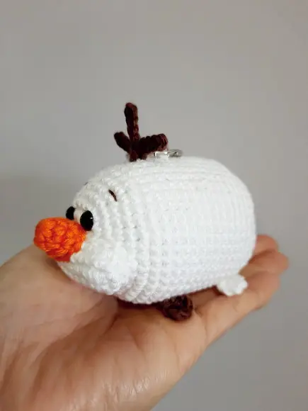 Chaveiro Olaf em Amigurumi