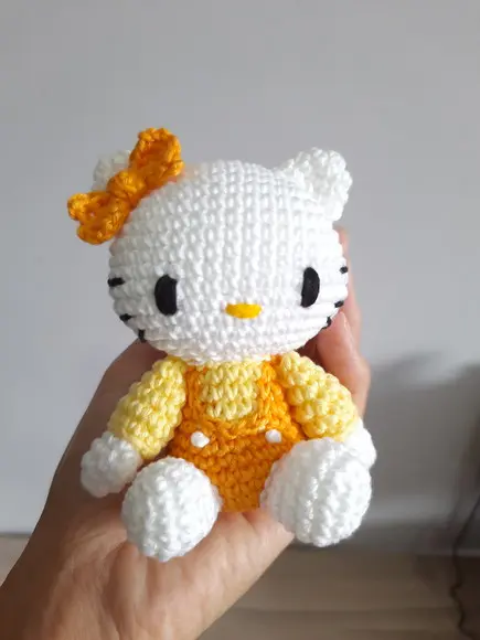 Hello Kitty Amigurumi