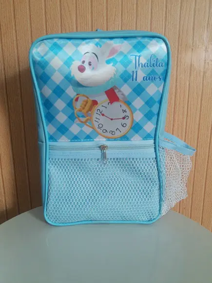 Mochila Personalizada com Bolso Alice no País das Maravilhas