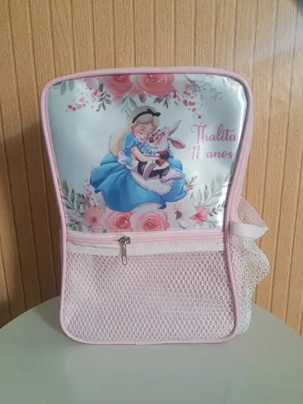 Mochila Personalizada com Bolso Alice no País das Maravilhas