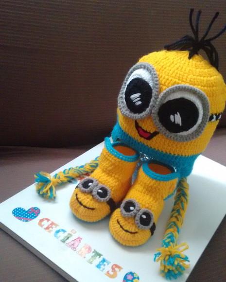 Kit Touca e pantufa  Botinha Minions