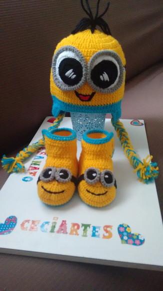 Kit Touca e pantufa  Botinha Minions