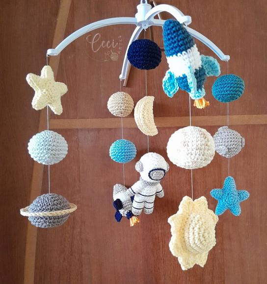 Móbile Astronauta e Galáxia  Neutro
