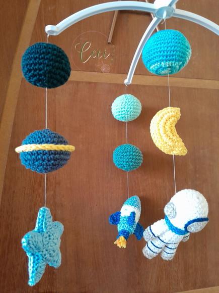Móbile Musical Astronauta e planetas amigurumi/Crochê