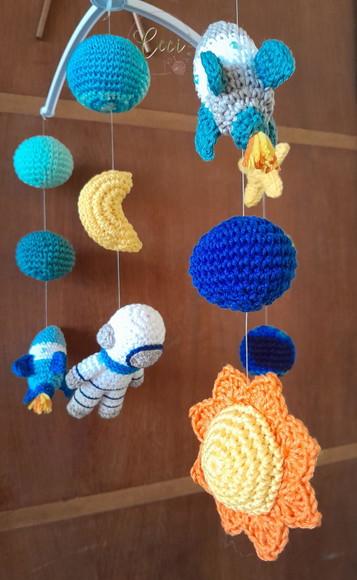 Móbile Musical Astronauta e planetas amigurumi/Crochê