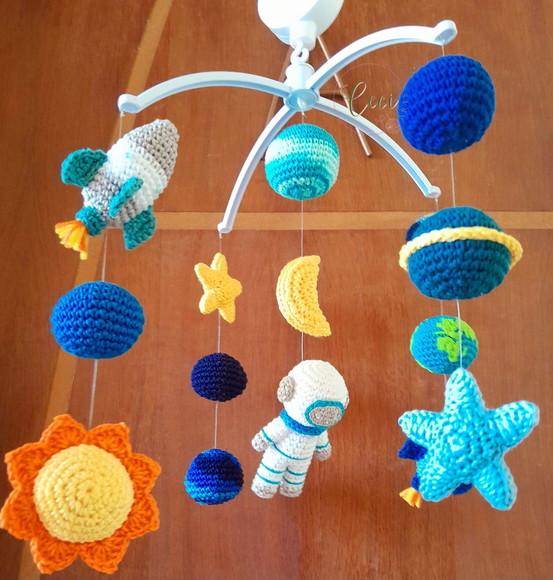 Móbile Musical Astronauta e planetas amigurumi/Crochê
