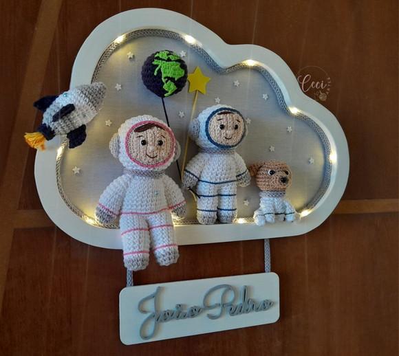 Porta Maternidade Irmãos Astronautas com o Pet Astronauta