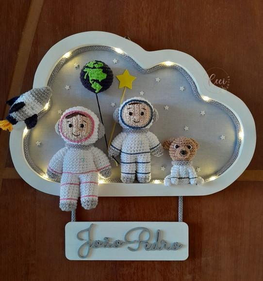 Porta Maternidade Irmãos Astronautas com o Pet Astronauta