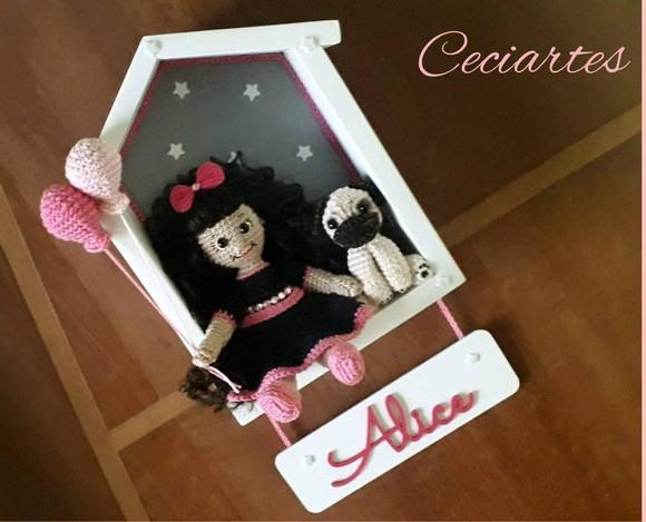 Porta maternidade Menina e seu Pug