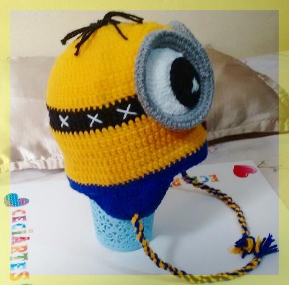 Touca infantil Minions de crochê