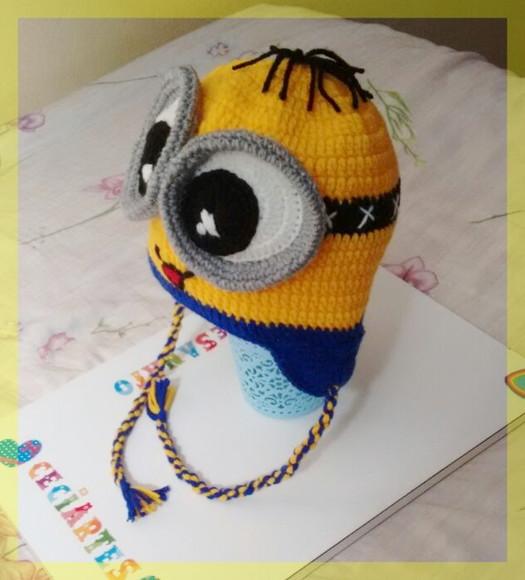 Touca infantil Minions de crochê