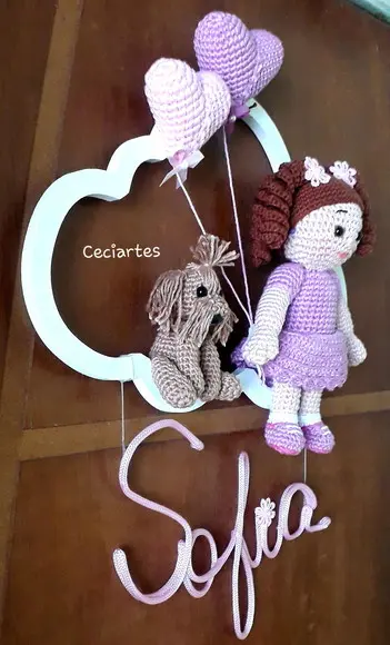 Enfeite de porta de maternidade Nuvem Menina e o cãozinho