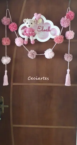 KIT PORTA MATERNIDADE URSINHA + VARAL DE BERÇO POMPOM